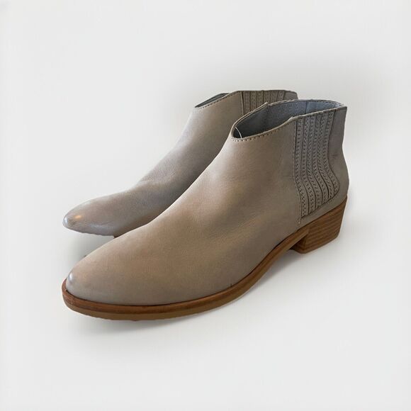 New Dolce Vita Womens Towne Leather Chelsea Boot Booties Gray Almond‎ Toe Size 9 - Picture 1 of 4